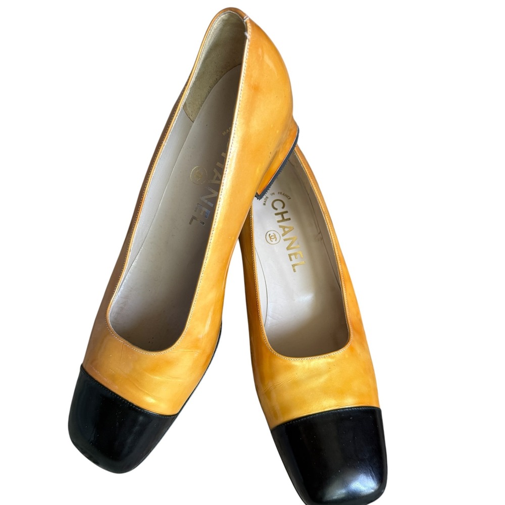 CHANEL vintage cap‎ toe low heels 8